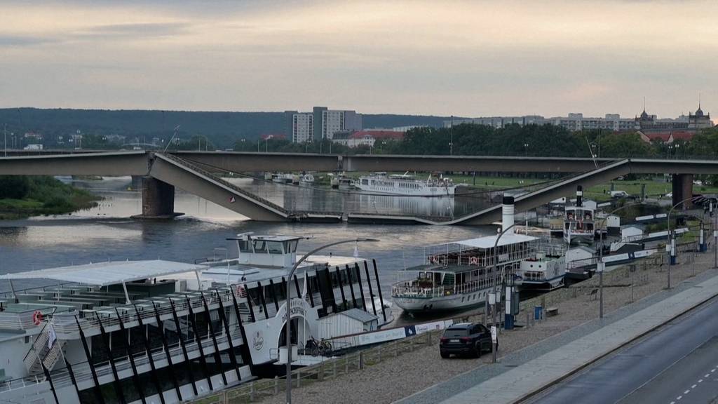 Teile der Carolabrücke in Dresden in die Elbe gestürzt