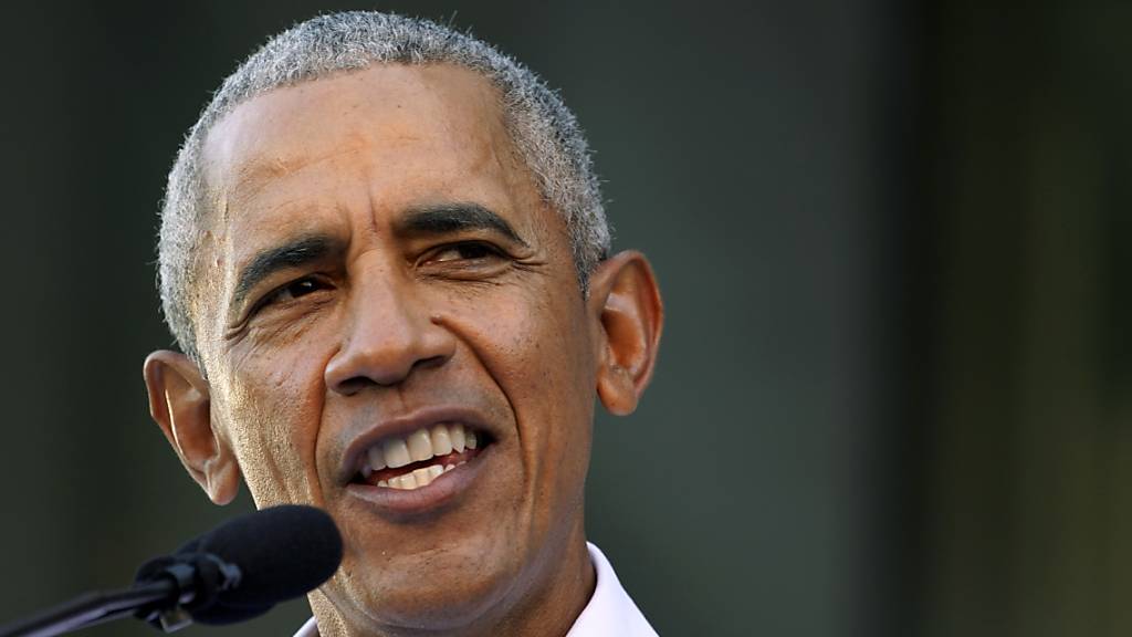 Der frühere US-Präsident Barack Obama spricht bei einem Wahlkampfauftritt vor der Gouverneurswahl im US-Bundesstaat Virgina.Welt sind an einem Wendepunkt») Foto: Steve Helber/AP/dpa