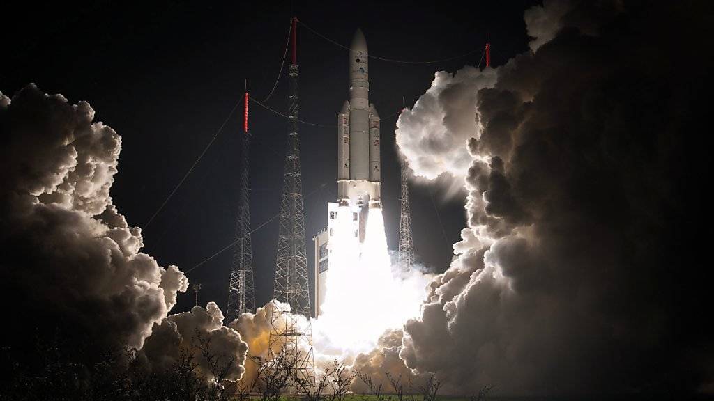 Die Trägerrakete Ariane 5 soll einen Nachfolger bekommen. Mit Ariane 6 möchte die ESA wettbewerbsfähiger beim Satellitentransport werden. (Archivbild)