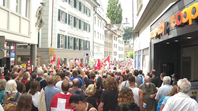 Tausende demonstrieren in Luzern gegen Corona-Massnahmen