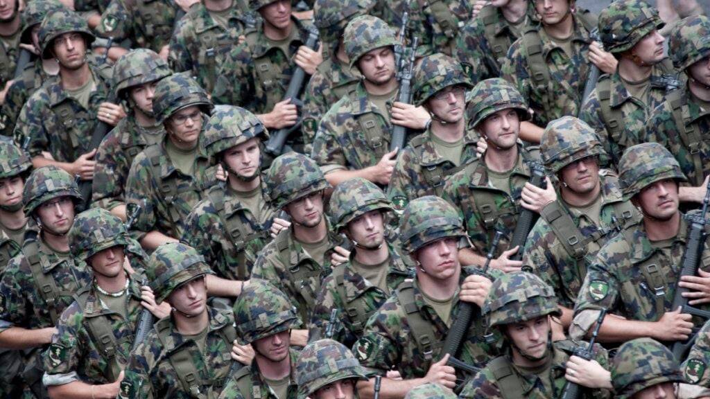 Der Bundesrat möchte den maximalen Personal-Höchstbestand der Schweizer Armee beispielsweise bei Bedrohungslagen temporär vergrössern können. (Archivbild)