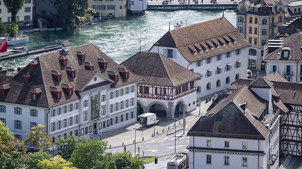 Die beiden kantonalen Museen, die direkt an der Reuss stehen, arbeiten bereits heute eng zusammen. (Archivaufnahme)