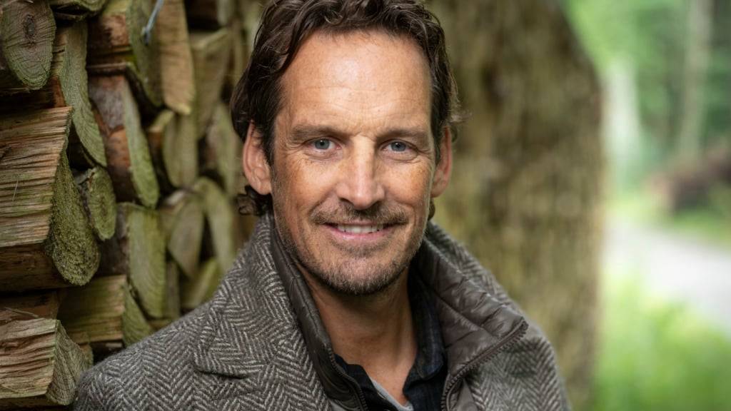 An der Bande im Brennpunkt, geniesst Patrick Fischer abseits des Sports die Ruhe in der Natur