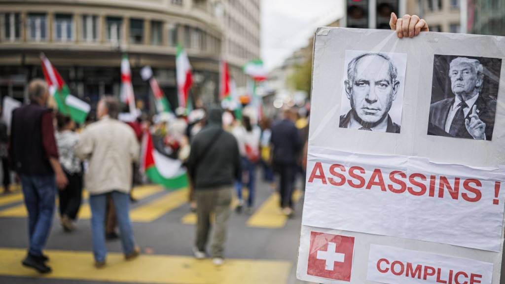 Demonstrierende warfen der Schweiz Mittäterschaft vor.