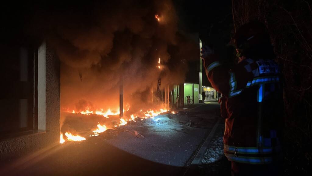 In Yverdons-les-Bains VD mussten mehrere Dutzend Personen wegen eines Brandes evakuiert werden.