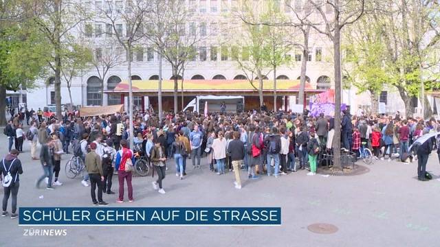 Schüler demonstrieren gegen Sparmassnahmen