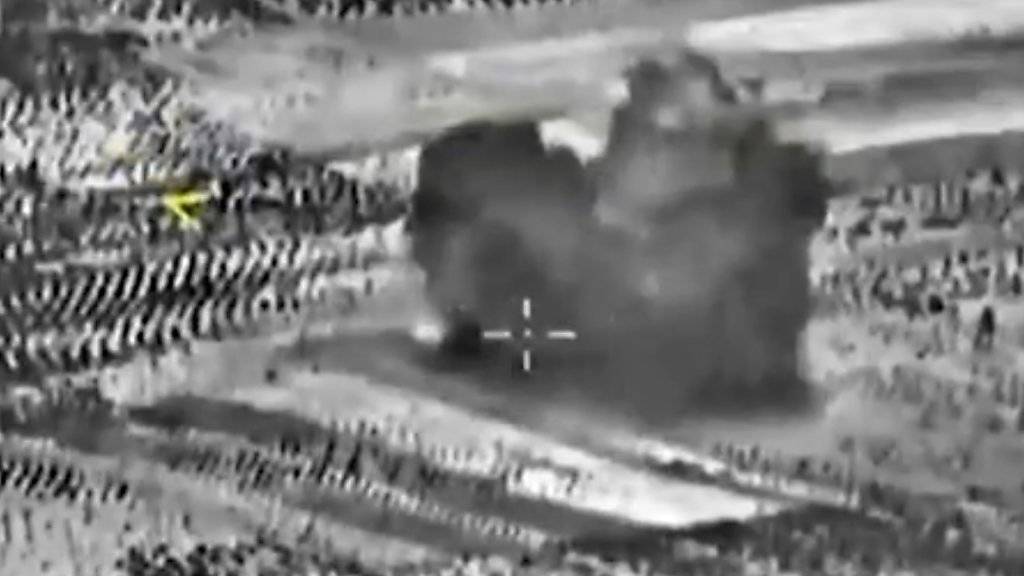 Dieses Bild zeigt laut dem russischen Verteidigungsministerium einen Luftangriff in Idlib.