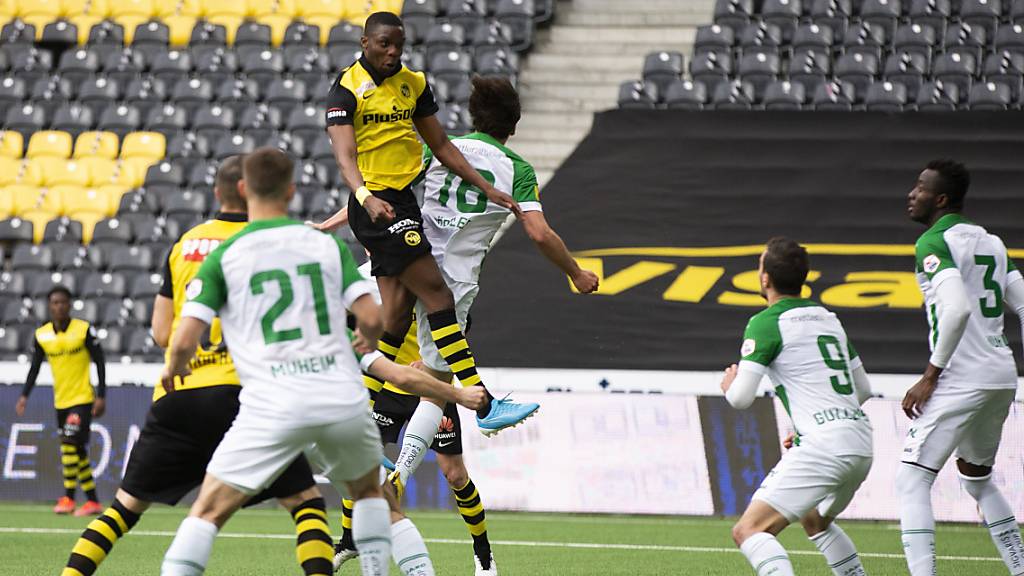 Die vorentscheidende Szene im Stade de Suisse: Christopher Martins erzielt das 1:0 für YB gegen St. Gallen