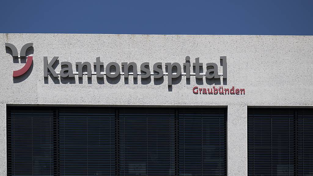 Das Kantonsspital Graubünden schliesst mit positivem Jahresergebnis 2023, sieht sich aber mit Herausforderungen konfrontiert. (Archivbild)