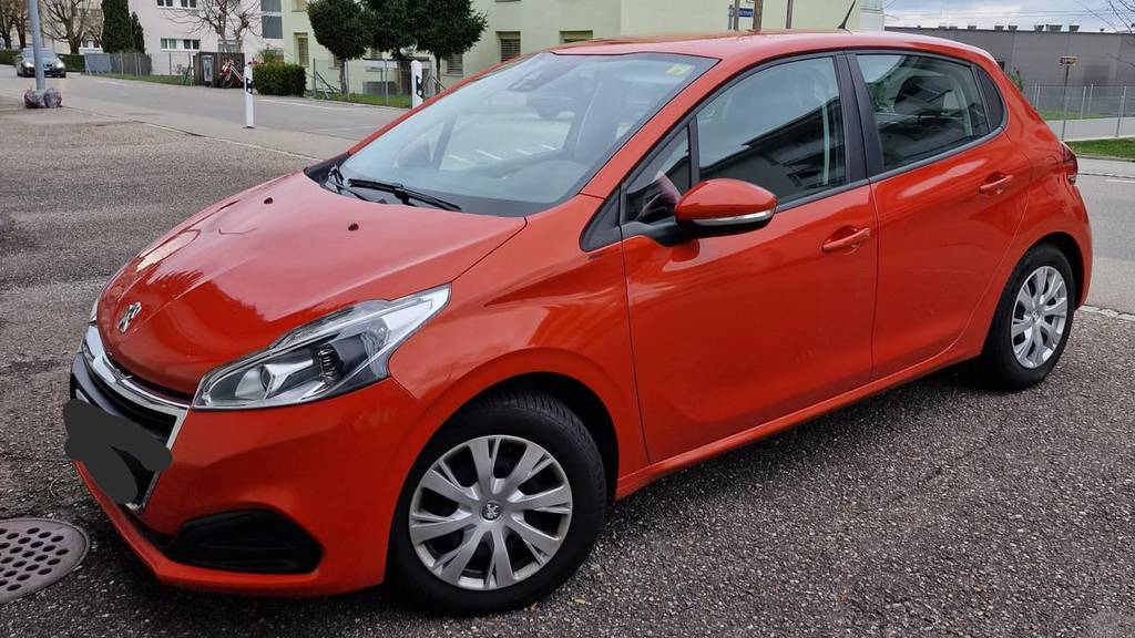 Mit diesem orangen Peugeot 208 fuhr Graziella von Sevelen in Richtung Landquart