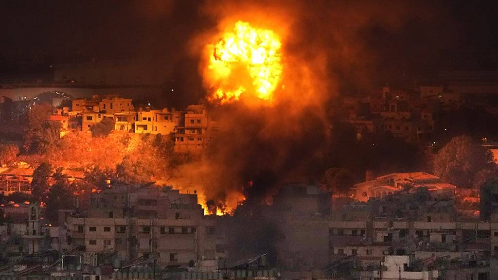 Bei der Schweizer Botschaft in Libanon sind laut dem EDA rund 1200 Auslandschweizerinnen und Auslandschweizer angemeldet.