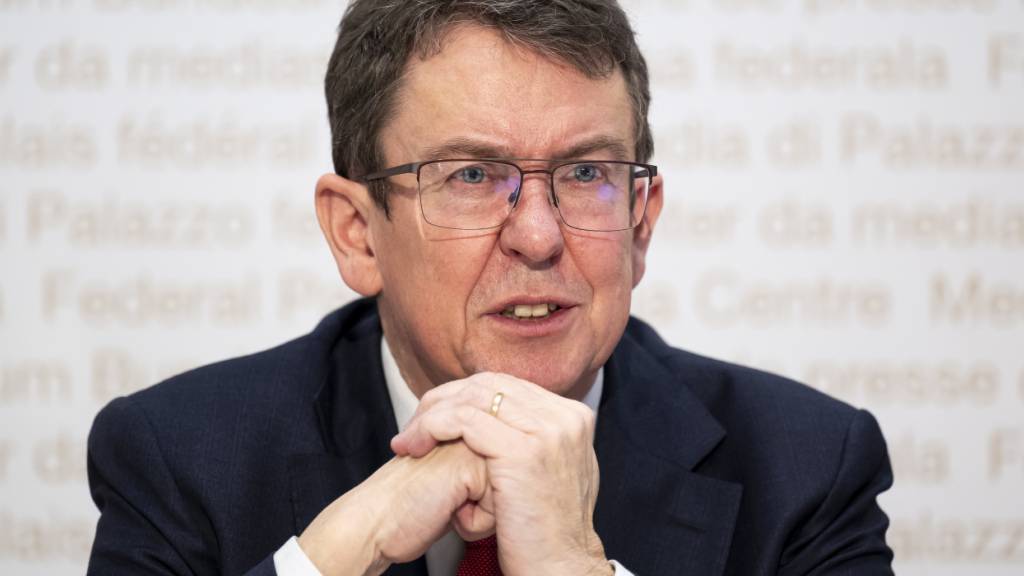 Bundesrat Rösti hat sich am vergangenen Dienstag einer unaufschiebbaren Rückenoperation unterziehen müssen. (Archivbild)