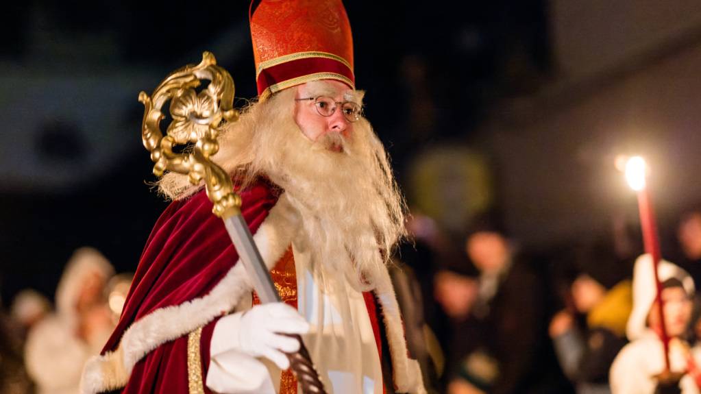 Der Samichlaus hat in der Adventszeit vor allem in der Deutschschweiz seinen festen Platz bei Jung und Alt. (Archivbild)