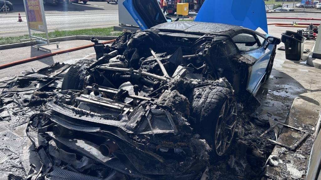 Schwyzer Polizei verzeigt Autobrand-Filmer in Oberarth