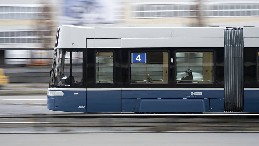 Mit dem Flexity-Tram sind die Verkehrsbetriebe Zürich zufrieden - sie haben nun zum zweiten Mal Fahrzeuge nachbestellt.