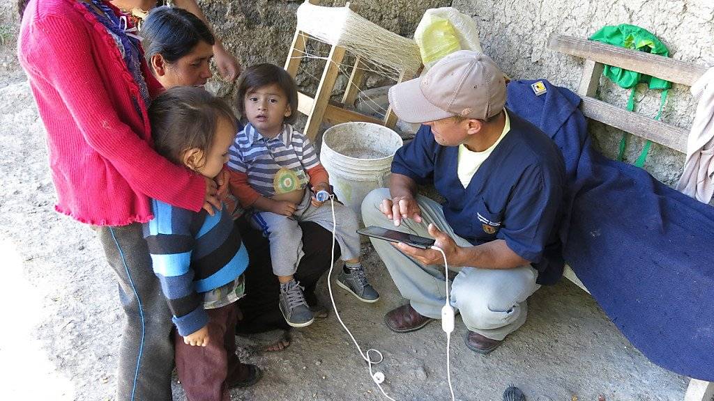 Forschungsassistenten aus der peruanischen Region Cajamarca sammeln Daten für die Weiterentwicklung der App.