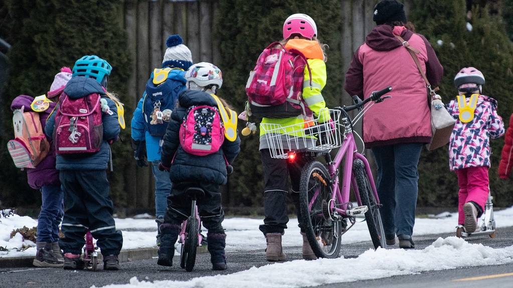 In der Schweiz gibt es Schätzungen zufolge rund 5000 Schulkinder aus der Ukraine. 