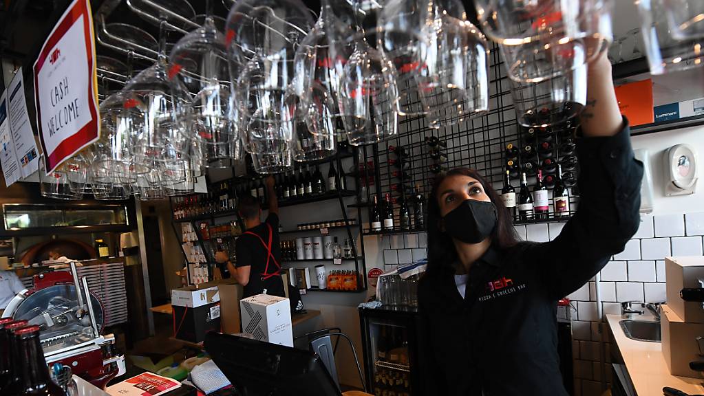 Staff member Nicoletta Alberici restocks glassware at 48h Pizza and Gnocchi Bar ahead of their reopening tomorrow in Elsternwick, Melbourne, Thursday, October 21, 2021. A further 2232 local COVID-19 cases and 12 deaths have been reported in Victoria as Melbourne prepares for the end of its sixth lockdown. (AAP Image/James Ross) NO ARCHIVING