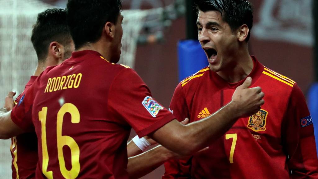 1:0-Torschütze Alvaro Morata (rechts) und die Spanier überrollen Deutschland
