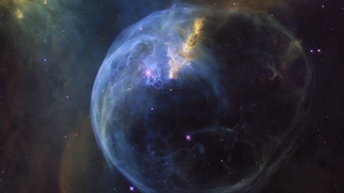 Kosmische Seifenblase zum 26. Geburtstag des Hubble-Teleskops