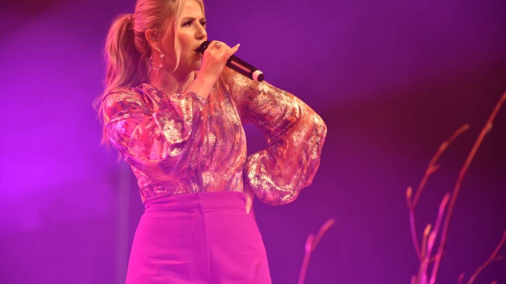 Beatrice Egli wirft Schlagerfans aus der Balance