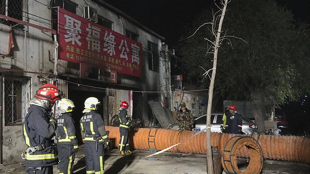Mindestens 19 Tote bei Wohnhausbrand in Peking.