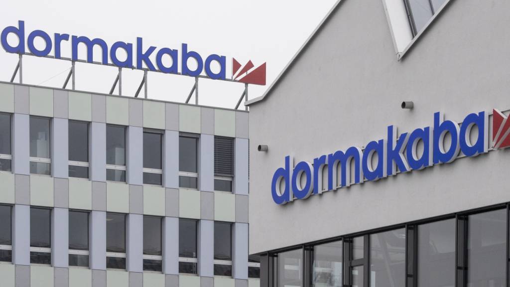 Das Dormakaba-Management geht davon aus, dass die Transaktion vom ersten Tag an einen positiven Beitrag zum Gewinn je Aktie der Gruppe leisten wird. (Archivbild vom Hauptsitz in Rümlang ZH)