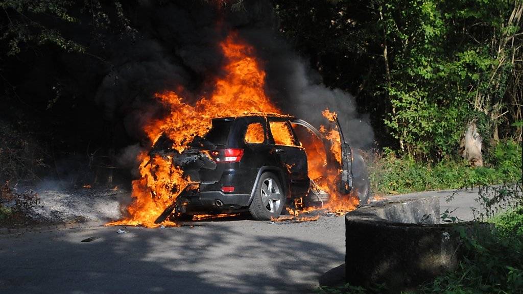 Am Samstagmorgen ist in Schaffhausen ein Personenwagen komplett ausgebrannt.