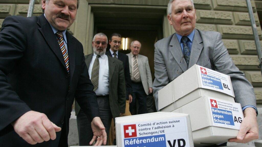 Der verstorbene, Solothurner alt Nationalrat Willy Pfund (FDP) rechts, engagierte sich auch im «Schweizerischen Aktionskomitees gegen den Schengen-/EU-Beitritt».  (Archivbild)