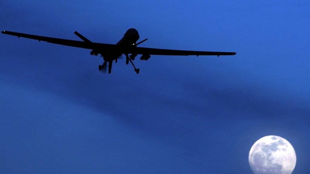 Eine Predator-Drohne des US-Militärs in Afghanistan. Gemäss der Online-Enthüllungsplattform «The Intercept» werden bei den Drohnenangriffen der USA wesentlich mehr unschuldige Zivilisten getötet als von den US-Behörden angegeben  (Archiv)
