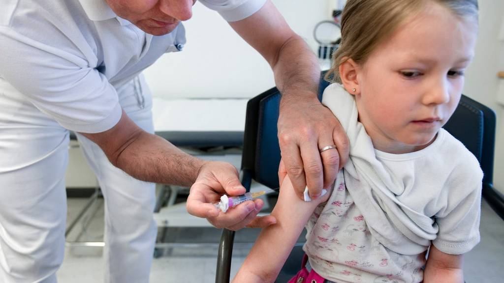 Schweizer Eltern lassen ihre unter 12-jährigen Kinder in Deutschland impfen