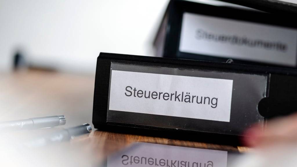 Im Steuerrecht des Kantons Obwalden gibt es künftig keine Fristenstillstände mehr. Der Kantonsrat genehmigte in seiner Sitzung vom Donnerstag eine entsprechende Anpassung des Steuergesetzes. (Symbolbild)