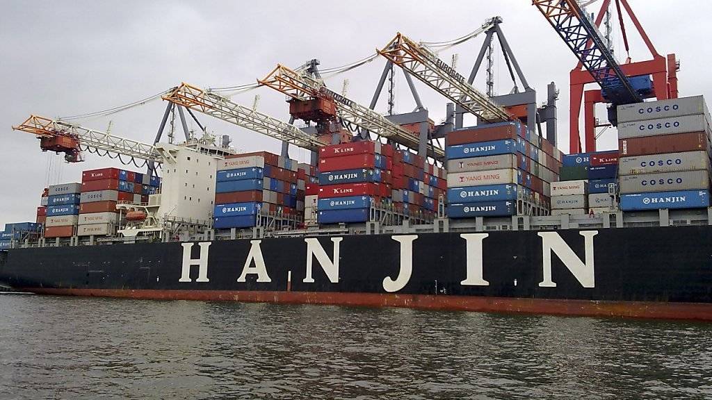 Die Schifffahrt bleibt in der Krise: Zuletzt musste die koreanische Reederei Hanjin Shipping Insolvenz anmelden. (Archiv)