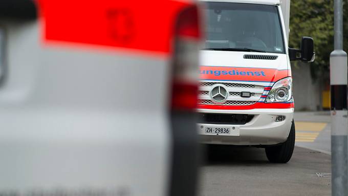 Polizei findet verletzte 72-Jährige in Park im Kreis 8