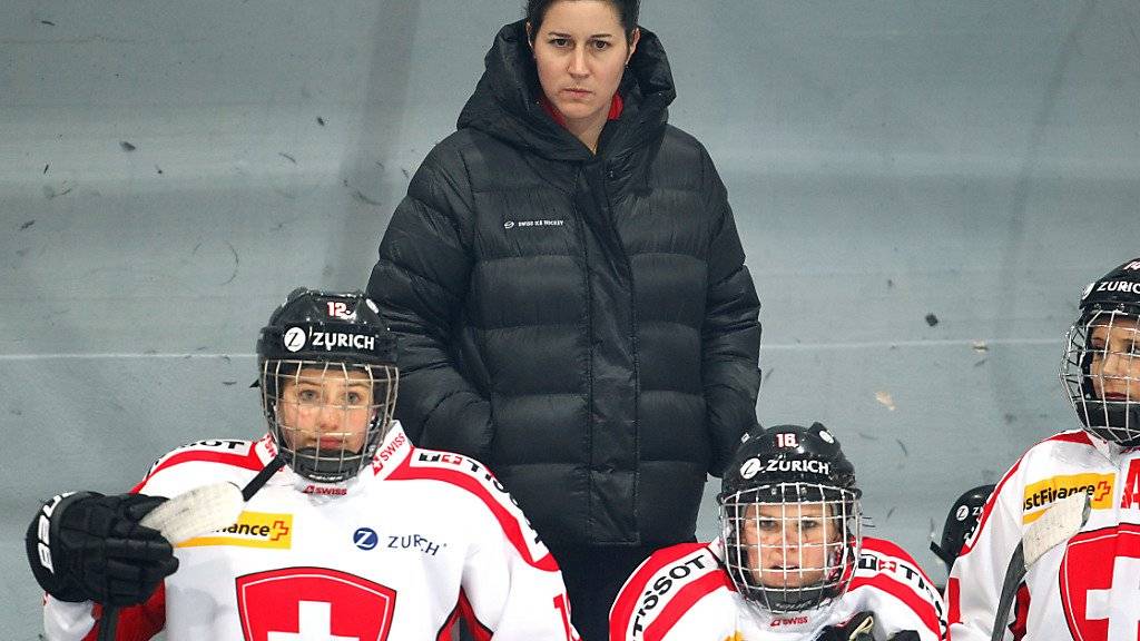 Die Schweizer Nationaltrainerin Daniela Diaz kämpft mit ihrem Team gegen den Abstieg