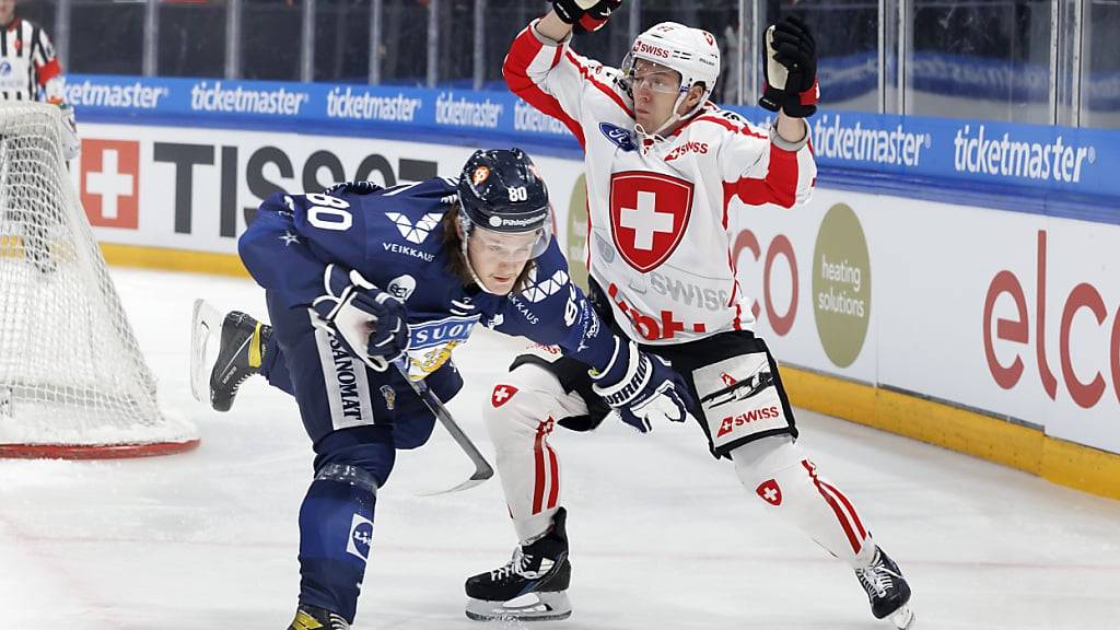 Der Finne Sami Niku (hier bei der Euro Hockey Tour 2022 gegen die Schweiz) wechselt aus seiner Heimat zu Kloten