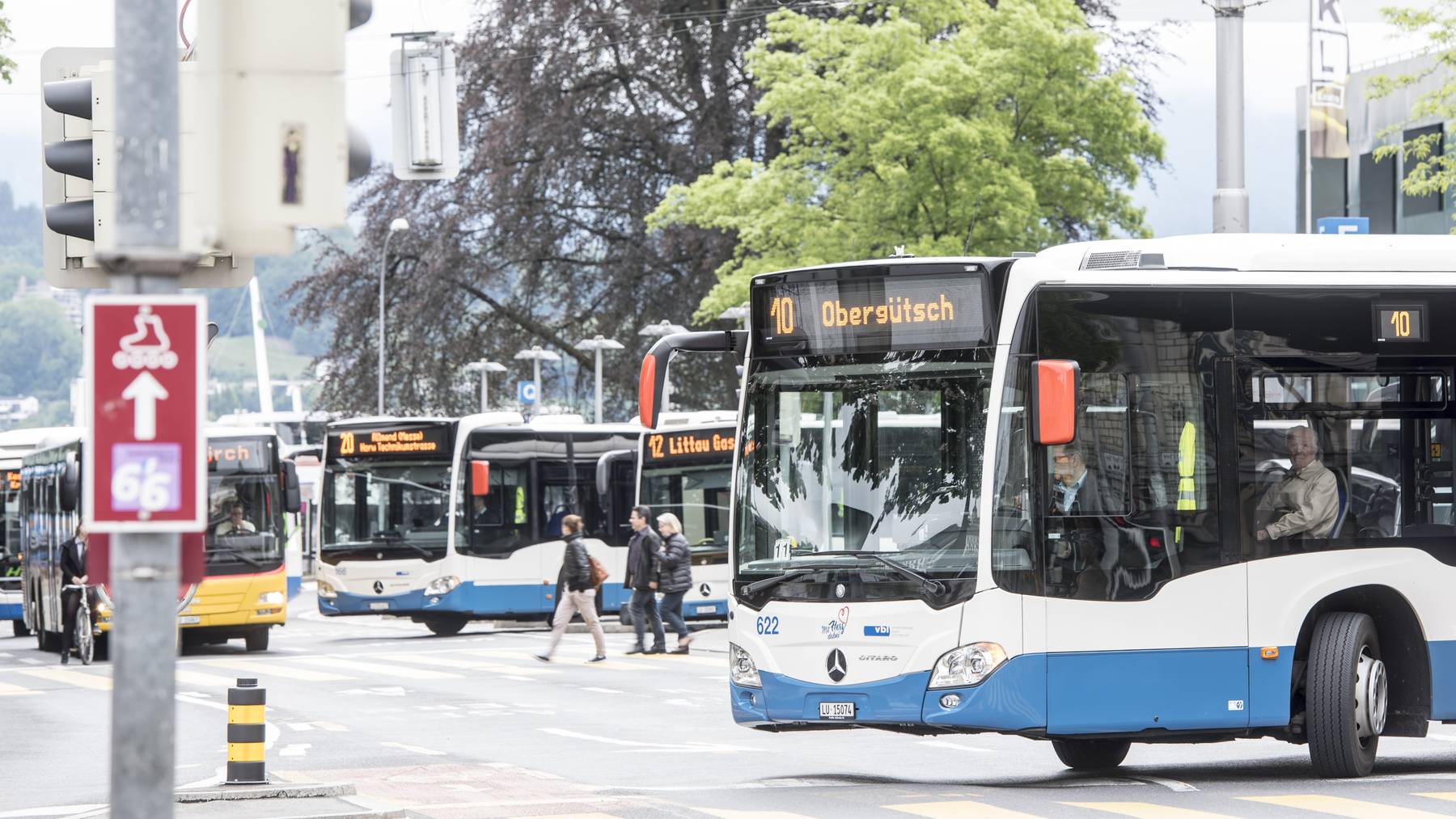 2021 sind wieder rund ein Viertel weniger Leute mit den vbl-Bussen unterwegs gewesen als 2019. (Archivbild)