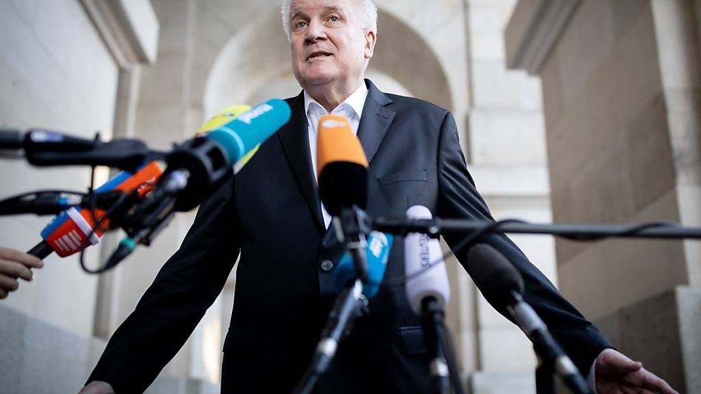 Der deutsche Innenminister Horst Seehofer befürchtet ein Überschreiten der vereinbarten Obergrenze für Flüchtlinge.