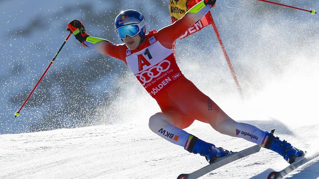 Mit klarer bester Zwischenzeit scheidet Marco Odermatt beim Riesenslalom in Sölden im ersten Lauf aus