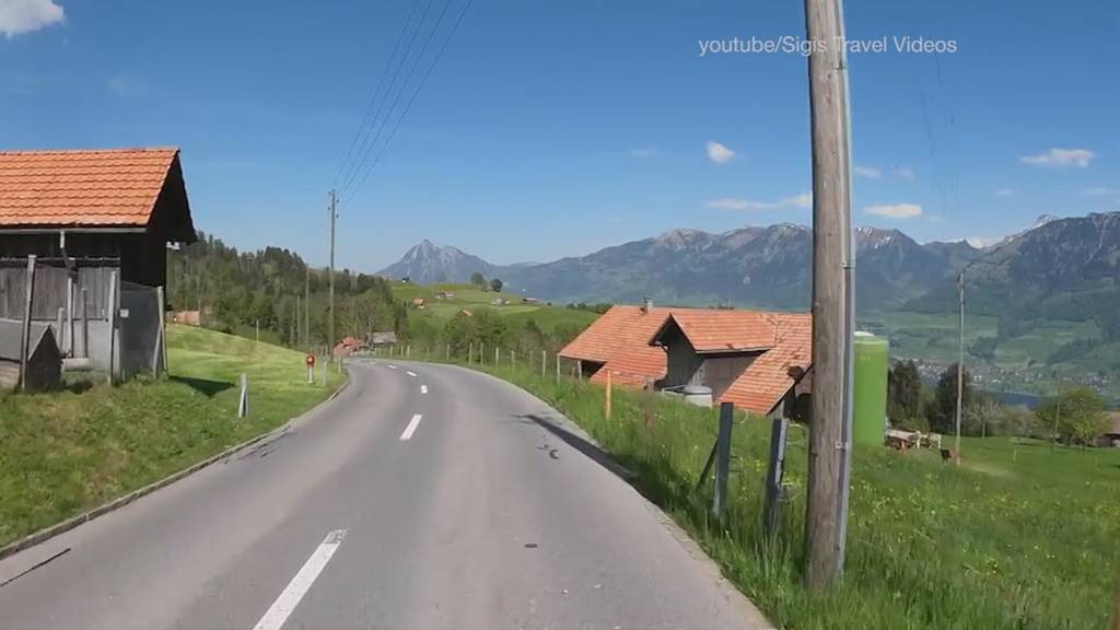 Asylsuchendende vom Glaubenberg beschäftigen PostAuto