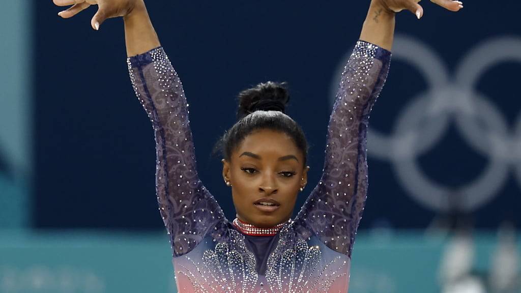 Simone Biles, dreifache Goldmedaillen-Gewinnerin in Paris, muss sich am letzten Tag der Kunstturn-Wettbewerbe mit Silber am Boden begnügen - dennoch darf sie stolz sein