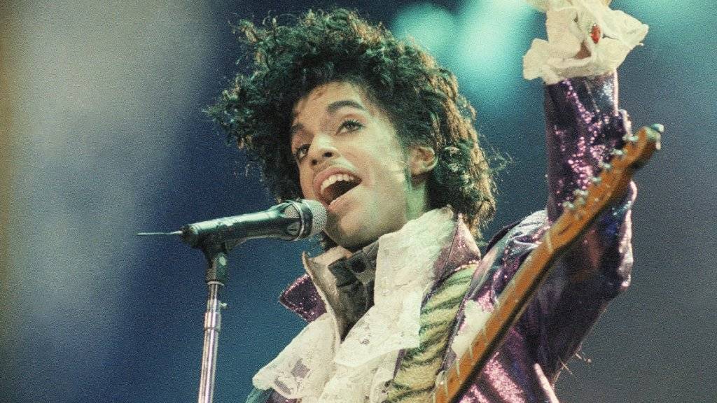 Prince bei einem Konzert in Inglewood, 1985 (Archivbild)