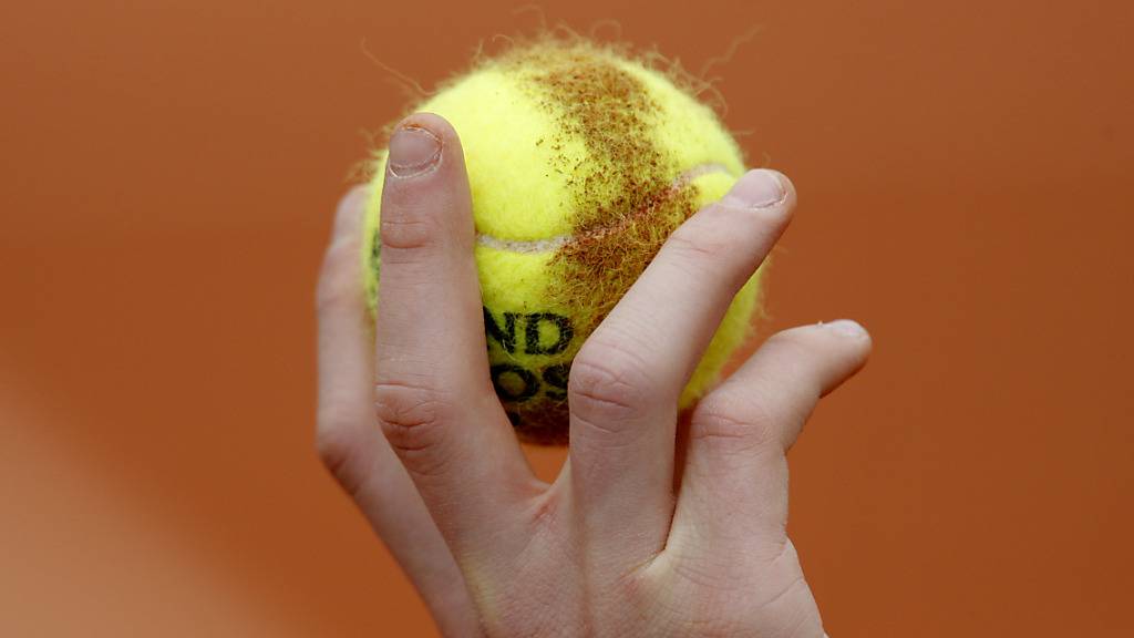 Viele Tennis-Begeisterte in der Schweiz müssen derzeit wegen der Coronavirus-Pandemie auf ihr Hobby verzichten