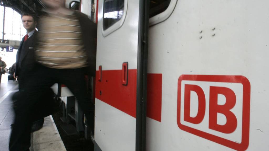 Weiterhin hat die Deutsche Bahn mit einer schlechten Pünktlichkeit zu kämpfen. (Archivbild)