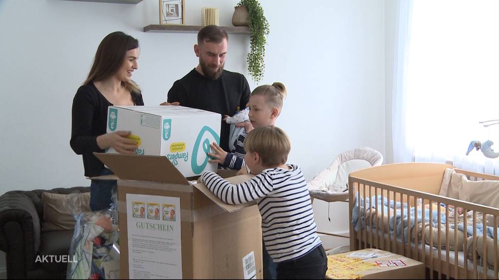 Pampers für Drillinge: Tele M1 überrascht Familie Aliaj