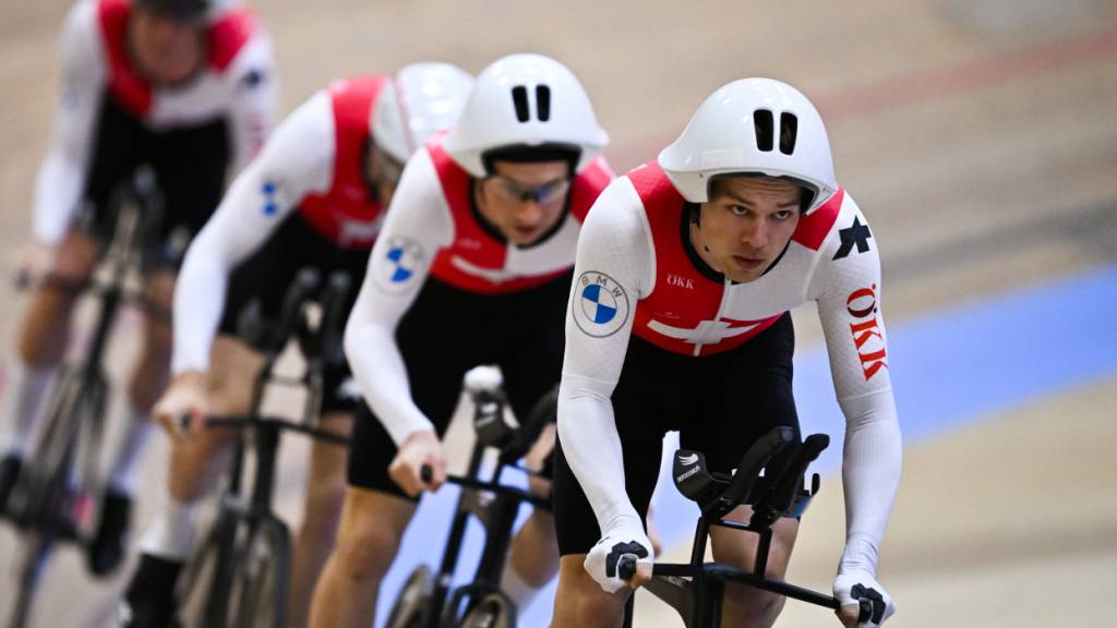 Alex Vogel (rechts) setzte sich mit seinen Schweizer Teamkollegen überraschend gegen Grossbritannien durch