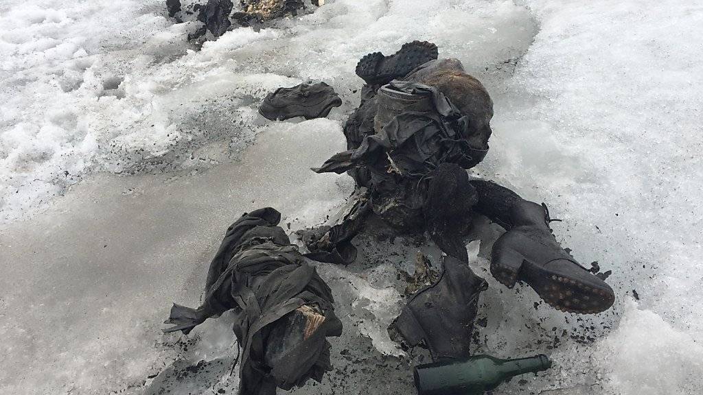 Die sterblichen Überreste der beiden Personen wurden am vergangenen Donnerstag von einem Pistenbully-Fahrer der Wintersport-Region Glacier 3000 gefunden worden.