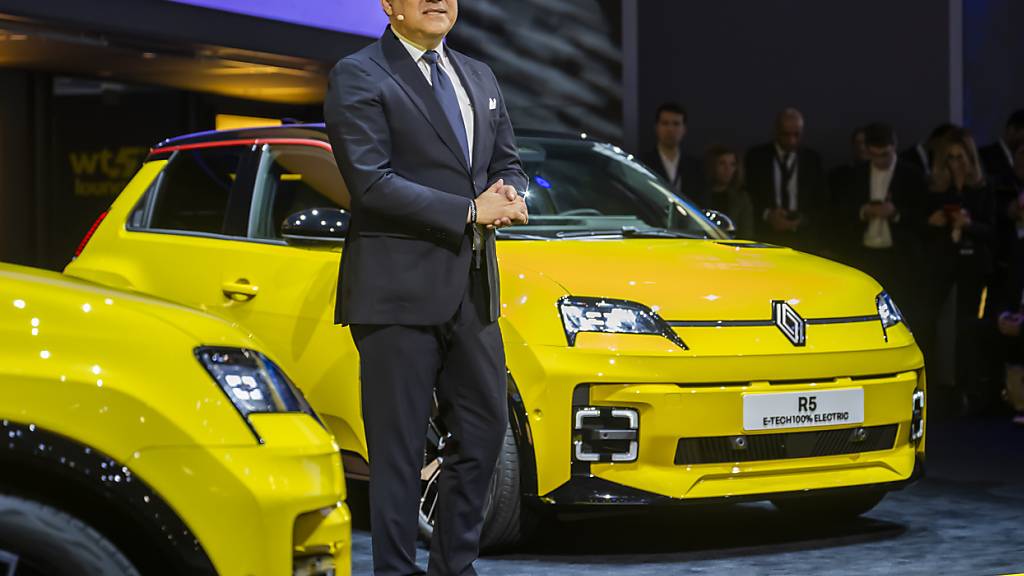 Der Präsident des europäischen Automobilverbands und Renault-Chef Luca de Meo - hier am Genfer Autosalon - befürchtet Nachteile für die EU-Autoindustrie. (Archivbild)