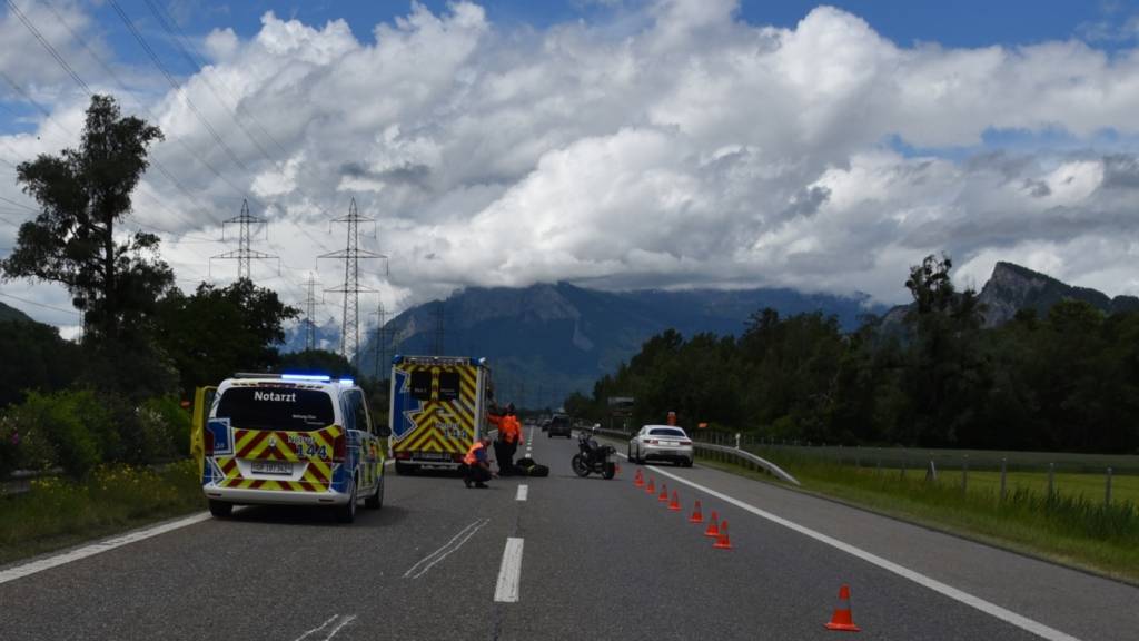 Die Motorradfahrenden waren von Landquart auf der Autobahn A13 in Richtung Norden unterwegs.