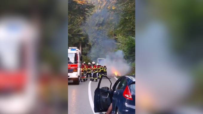 Zwei Töffs fangen nach Unfall bei St. Urban Feuer